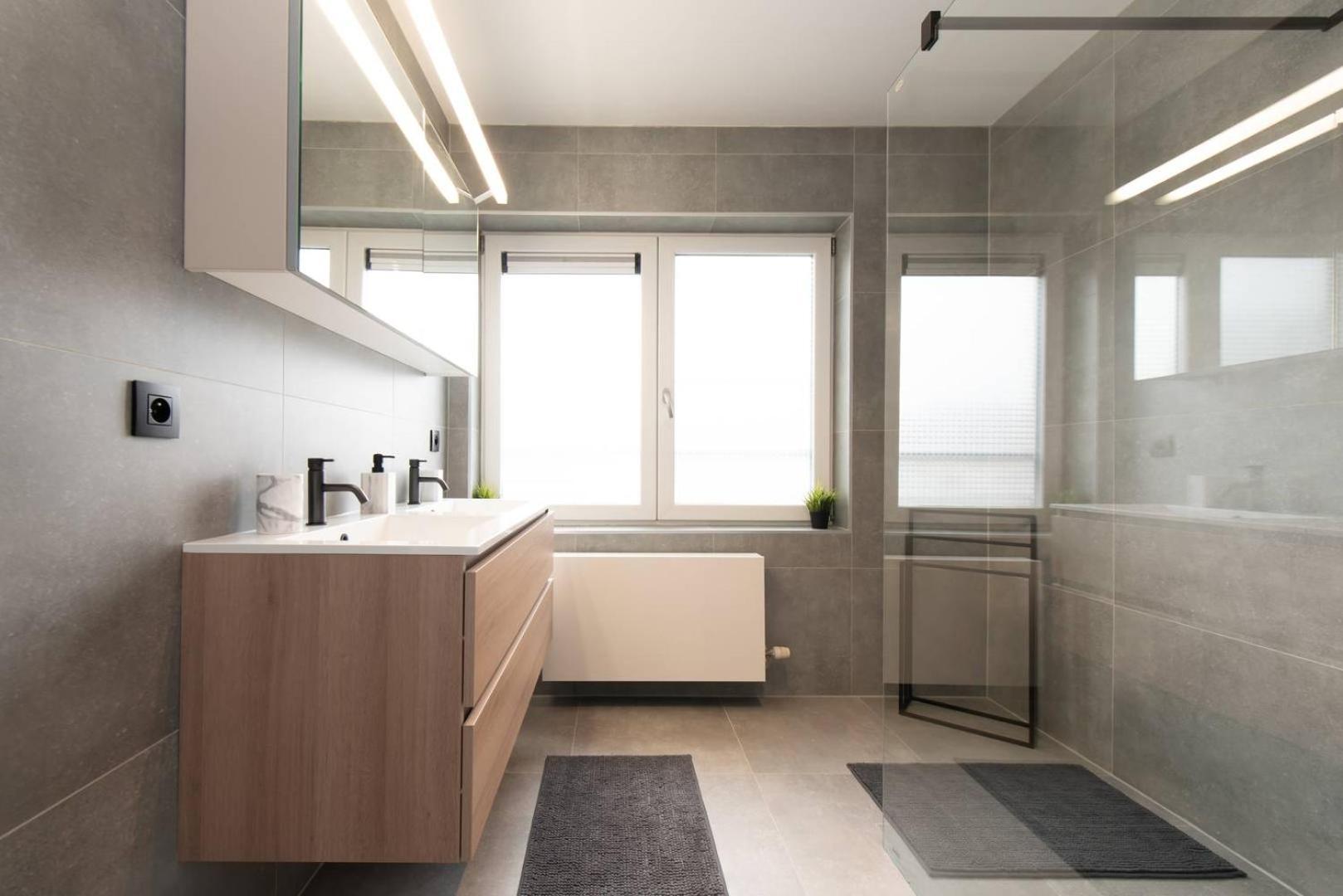 Luxueus, Ruim Appartement Op 350M Van Het Strand Ostend Exterior photo